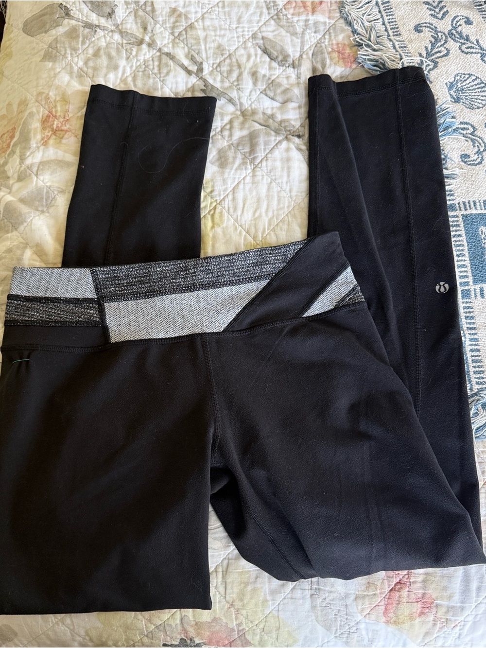 🍋Lululemon Black Leggings with Gray Quilted Waistband - Picture 7 of 8